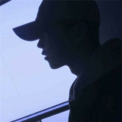 成熟男士头像大全高清2018动漫男生坐姿头像图片