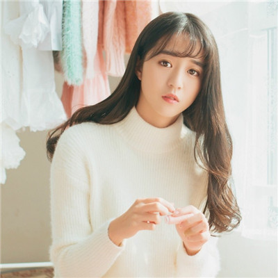女生黑色衣服高冷头像图片