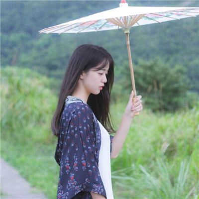 女生黑色衣服高冷头像图片