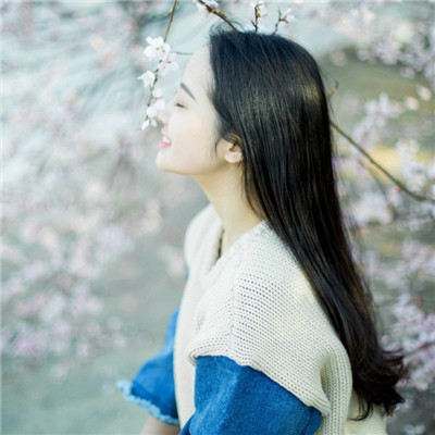 女生黑色衣服高冷头像图片