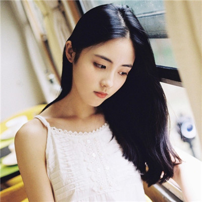 女生黑色衣服高冷头像图片
