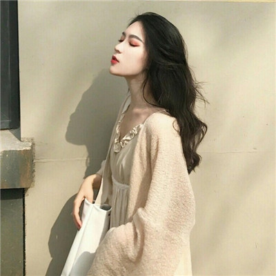 女生黑色衣服高冷头像图片