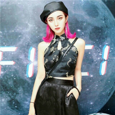 qq女生头像潮流黑白图片