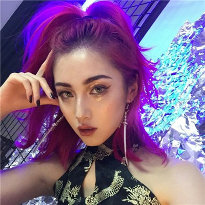 qq女生头像潮流黑白图片
