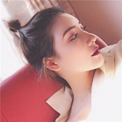 qq头像带字的女生霸气黑白图片