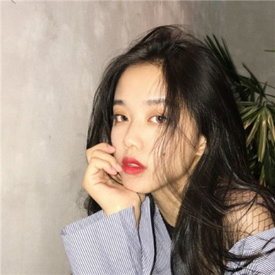 qq头像带字的女生霸气黑白图片