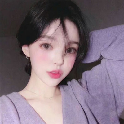 正在喝饮料的女生头像图片
