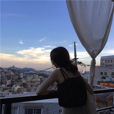 女生带字qq头像背影图片