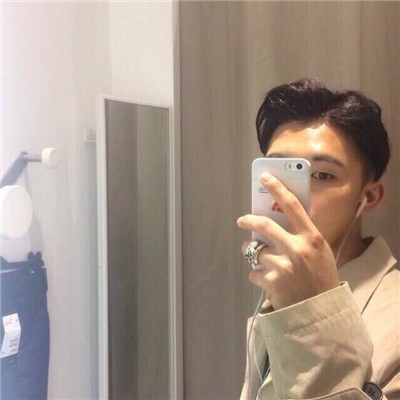 超好看男生翘着二郎腿的qq头像图片