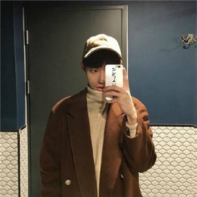 超好看男生翘着二郎腿的qq头像图片