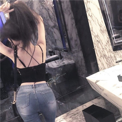 qq女生头像剪刀手戴帽图片