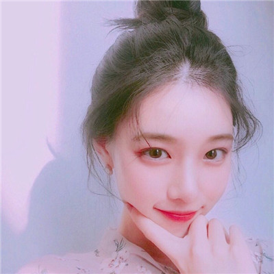 带帽子背带裤女生头像图片