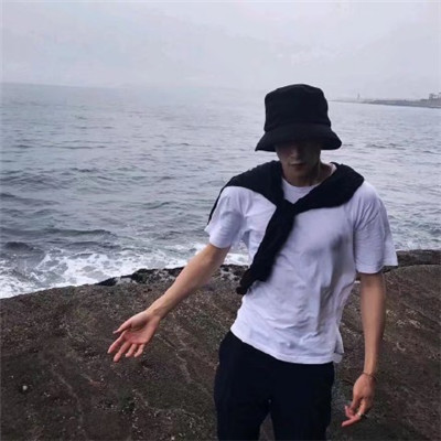 2018最火微信头像潮男图片光头抽烟卡通头像 男生图片大全图片
