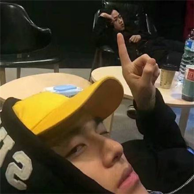 2018最火微信头像潮男图片光头抽烟卡通头像 男生图片大全图片
