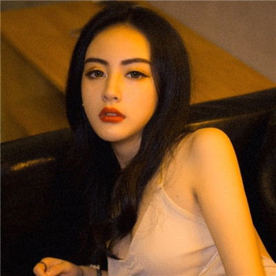 qq头像女生孤单背影图片