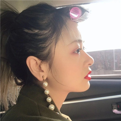 白色衬衫头像女生头像图片