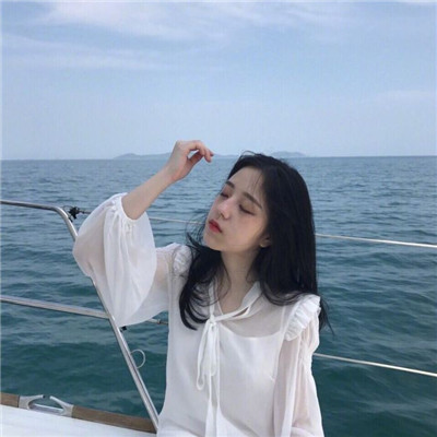 白色衬衫头像女生头像图片