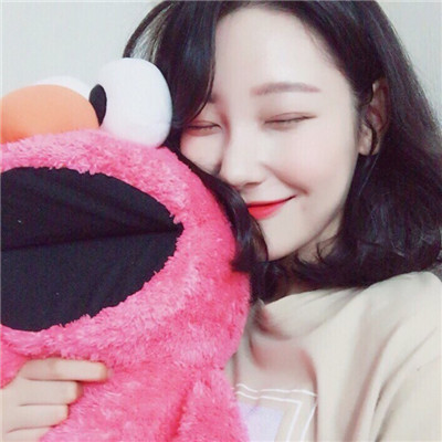 盘腿坐不露脸女生头像图片