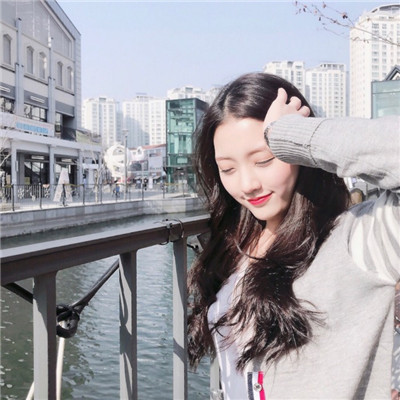 盘腿坐不露脸女生头像图片