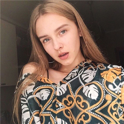 三张一个人的女生头像图片