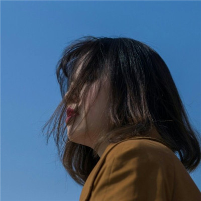 女生拿手机的霸气头像图片