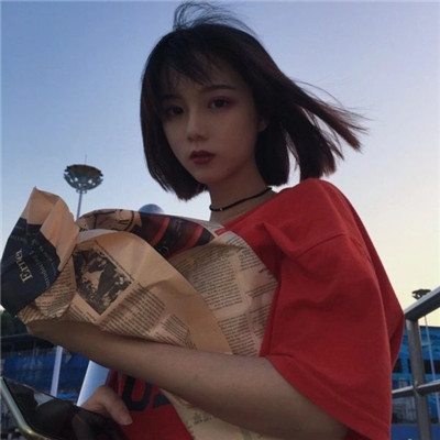 女生拿手机的霸气头像图片