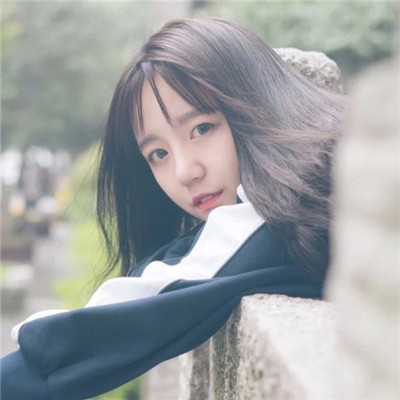 女生拿手机的霸气头像图片