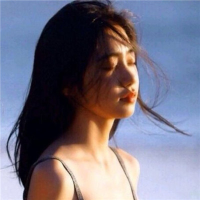 女生拿手机的霸气头像图片