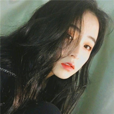 女生拿手机的霸气头像图片