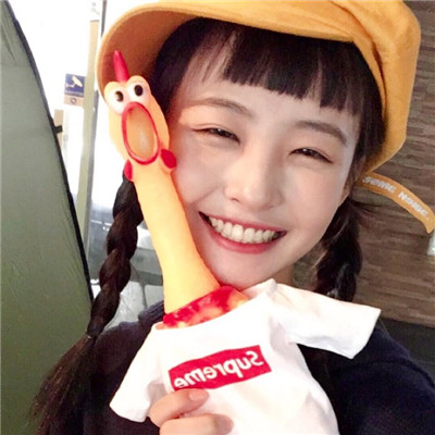 q友乐园女生黑白头像图片