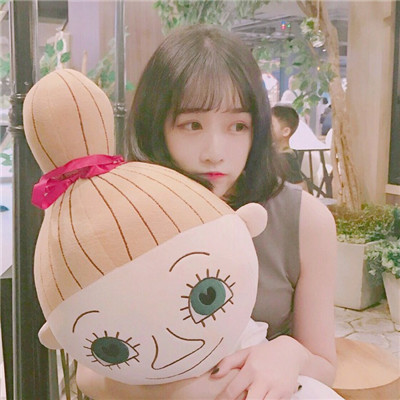 q友乐园女生黑白头像图片