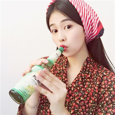 q友乐园女生黑白头像图片