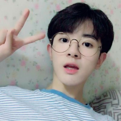 唯美高清男生头像 美髯白皙