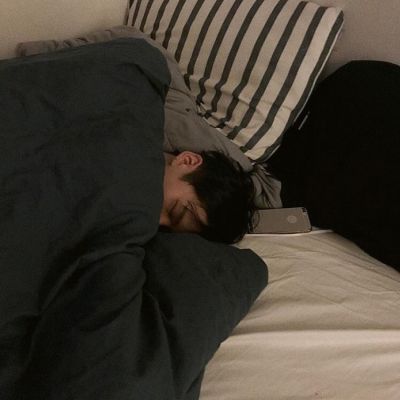 伤感意境孤独男生头像 含雪语应寒