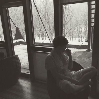 伤感意境孤独男生头像 含雪语应寒