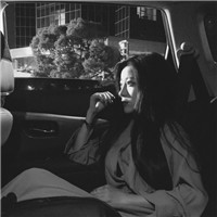 孤独寂寞黑白女生头像