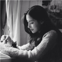 孤独寂寞黑白女生头像
