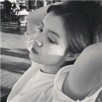 孤独寂寞黑白女生头像