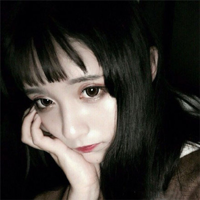 头顶摆v手势女生头像图片