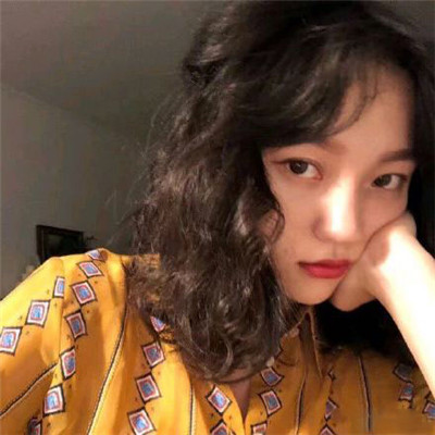 头顶摆v手势女生头像图片
