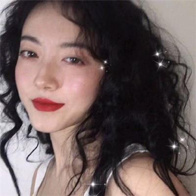 头顶摆v手势女生头像图片