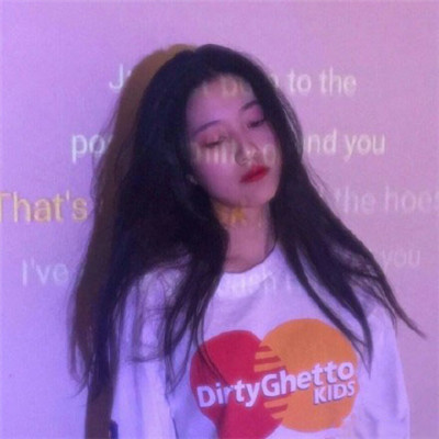 头顶摆v手势女生头像图片