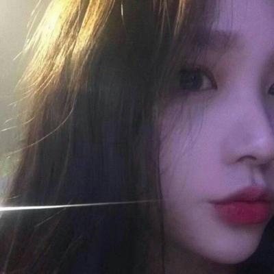 长发飘逸的气质女头像图片