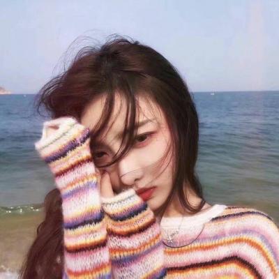 长发飘逸的气质女头像图片