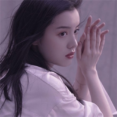 戴圆形眼镜的女生头像图片