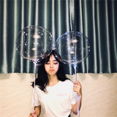 戴圆形眼镜的女生头像图片