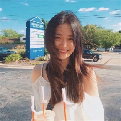 戴圆形眼镜的女生头像图片