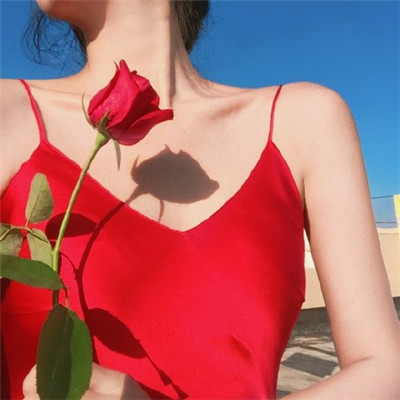戴圆形眼镜的女生头像图片