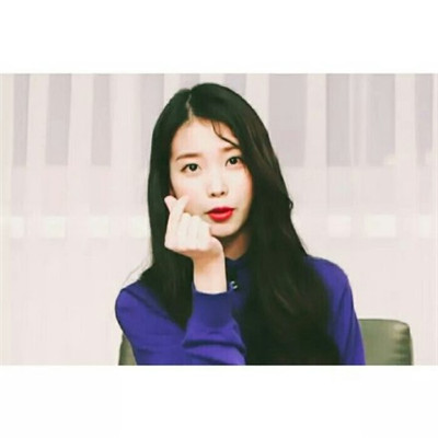 坐在地上的霸气女生头像图片