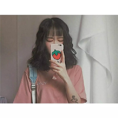 坐在地上的霸气女生头像图片